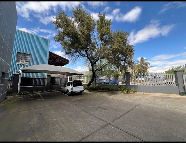 1,551M² WAREHOUSE TO LET IN SPARTAN